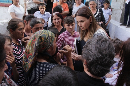 Millət vəkili Qənirə Paşayeva Düz Qırıqlıda sakinlərlə görüşüb