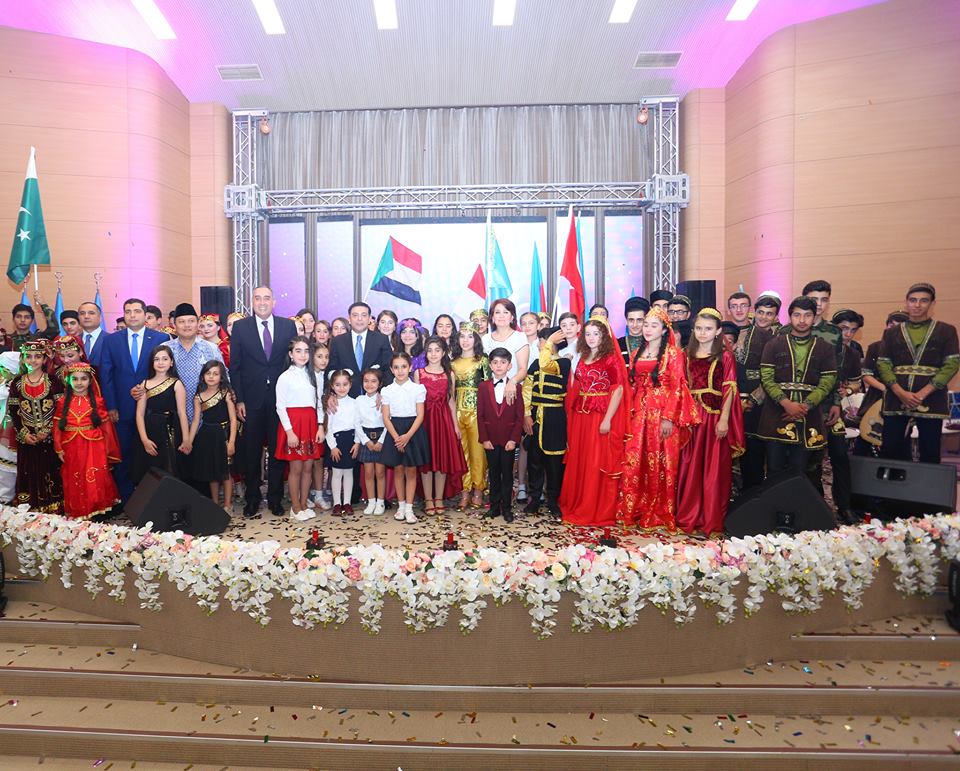 Binəqədi rayon orta ümum təhsil məktəblərinin şagirdlərinin təqdimatında “AzərbaycanSəninlədir-Sənsizdeyil” VIIyaradıcılıqfestivalıkeçirilibdir.