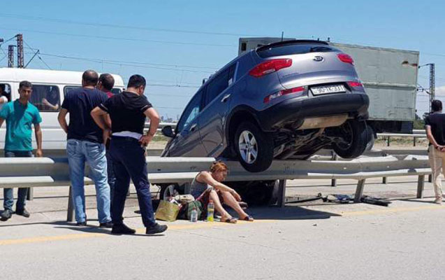 QADIN QUBA YOLUNDA QƏZA TÖRƏTDI - FOTO
