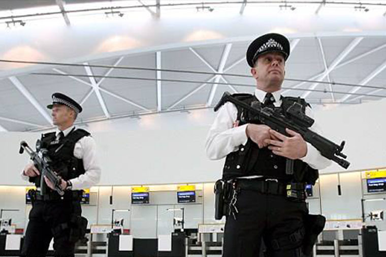 LONDON HAVA LIMANINDA HƏYƏCANLI ANLAR — TERRORÇU QADIN SAXLANILDI