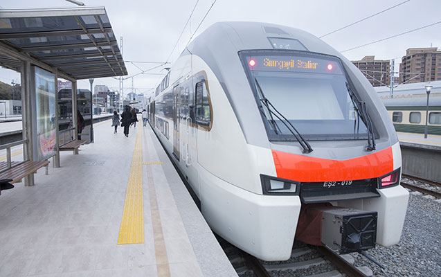 BAKI-SUMQAYIT QATARI QIZI VURDU - QULAQCIQLA MAHNI DINLƏYIRDI...