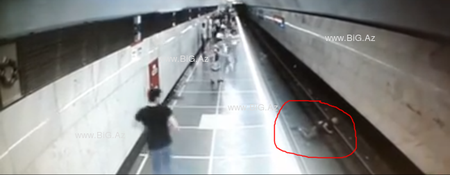 SON DƏQİQƏ! Bakı Metrosunda ŞOK hadisə - Başını qatar QOPARDI +18 VİDEO