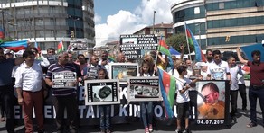 İSTANBULDA ERMƏNISTANIN ALIXANLIDA TÖRƏTDIYI VƏHŞILIYƏ QARŞI ETIRAZ AKSIYASI KEÇIRILIB - FOTO