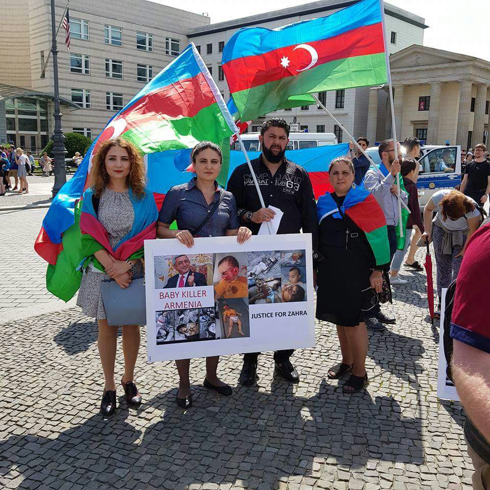 AMGT 2 yaşlı Zəhranın qatillərindən bəhs edən bəyanatı ingilis və alman dilndə Almaniyanın paytaxtı Berlində insanlara təqdim etdi