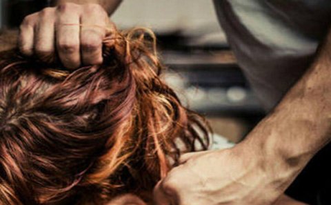 Bakıda üç qız küçədə döyüldü