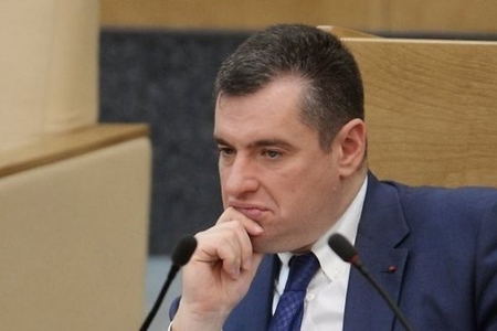 Qərb geylərdən dünyaya qarşı istifadə edir