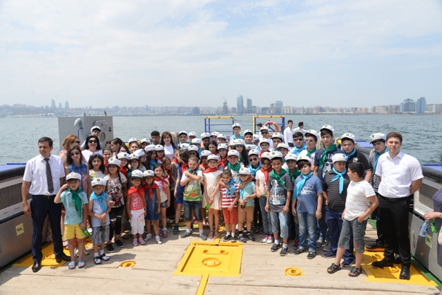 Nəsimi rayon məktəbliləri «Xudafərin» gəmisində dəniz səyahətinə çıxdılar