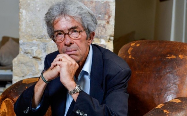 Məşhur yazıçı evində ölü tapıldı