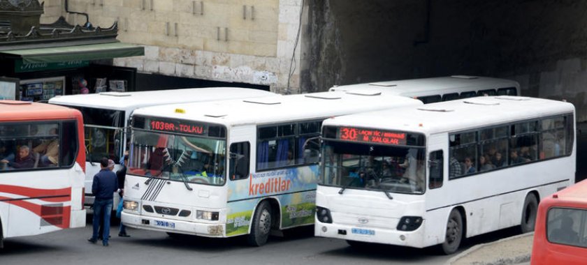 ŞƏHƏRDAXILI AVTOBUSLARDA GEDIŞ HAQLARI QALDIRILACAQ? - RƏSMI CAVAB