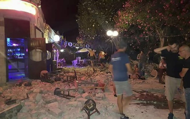 Turistlər gecəni çimərlikdə keçirib - Zəlzələdə 2 nəfər öldü + Fotolar