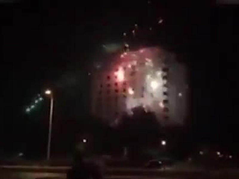 Rəqib komandanın qaldığı otelə gecə hücum etdilər - VİDEO