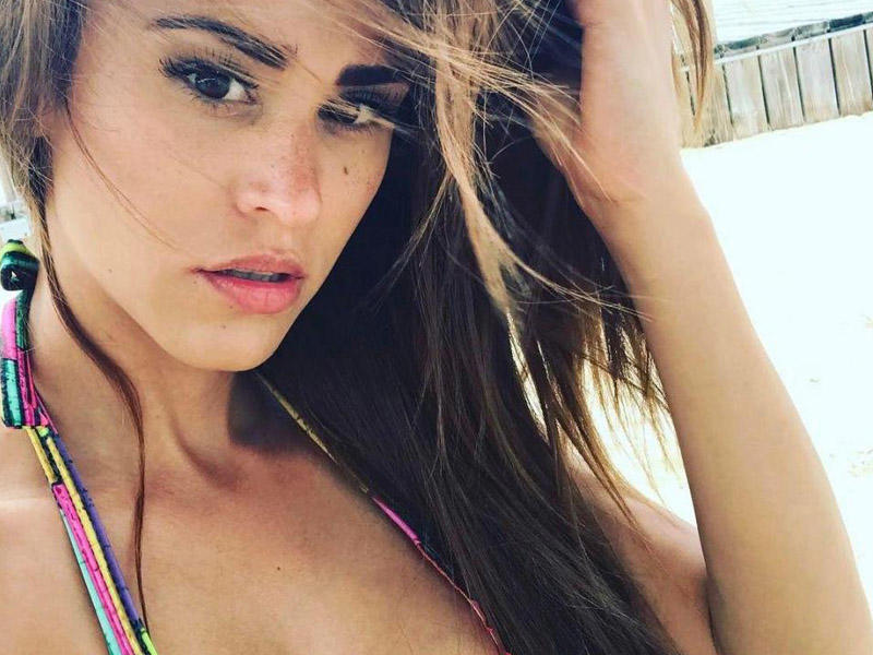 Ən cazibədar hava proqramı aparıcısı Baham adalarında heyran etdi - FOTO