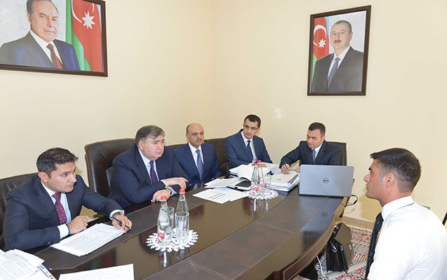 Nazir vətəndaşlarla görüşdü