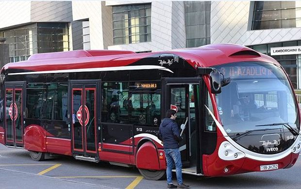 Qadın qızılla dolu oyuncağını avtobusda unutdu – BAKIDA