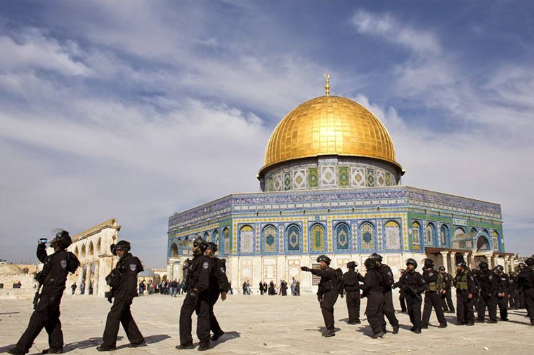 Qüdsdə vəziyyət gərginləşdi — -İsrail polisi MəsciƏqsa yolunda kütləyə hücum etdi