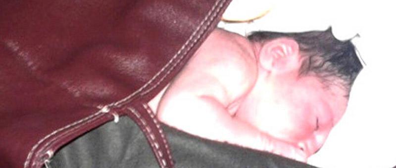 Həyata 1-0 məğlub başladı: yeni doğulan körpəni zibilliyə atdılar - Türkiyədə - VİDEO