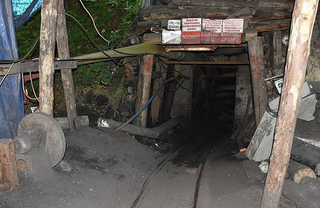 Türkiyədə mədən çöküb - Ölən var