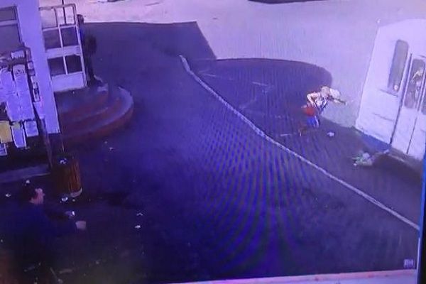 Rusiyada avtobus uşağı yol ilə sürüyüb – VİDEO