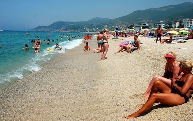 Bakı çimərliyində qəribə hadisə - Turisti paltarsız qoydular