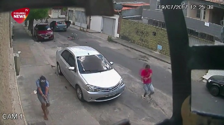 Sürücünü hamının gözləri qarşısında güllələdilər - VİDEO