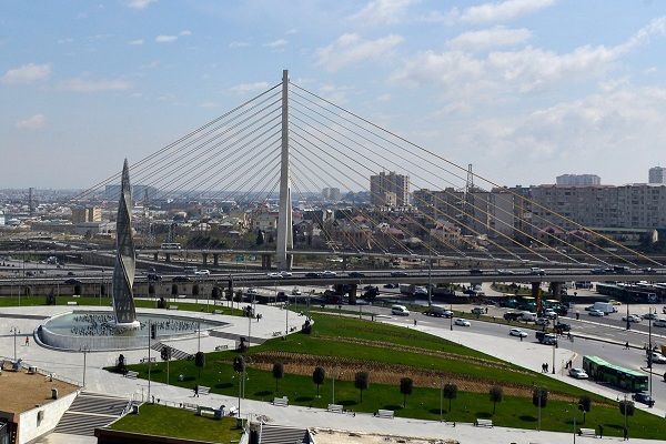 “Koroğlu” metrostansiyasının qarşısında ağır qəza: Ölən var