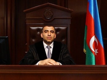 Prezidentə sensasion dosye: Qətldə şübhəli bilinən qadının məhkəmə sədri ilə rüşvət videosu - Təfərrüat