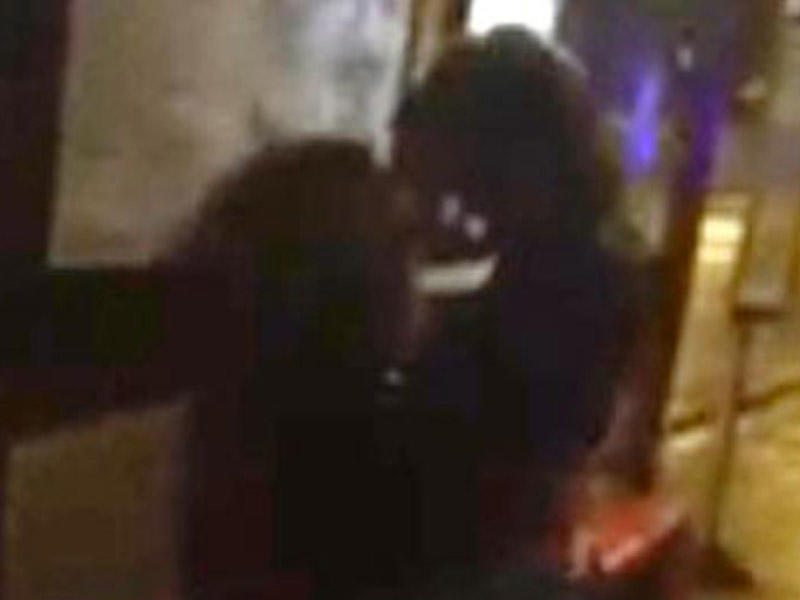 Dayanacaqda intim əlaqəyə girdilər: sərnişinlər yarım saat onları gözlədi - FOTO