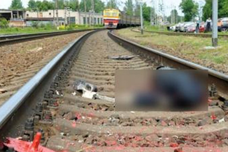 Ana övladları ilə birgə özünü qatarın altına atdı — Azərbaycanda-– YENİLƏNİB