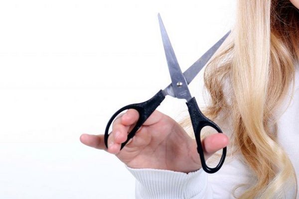 Qayınana ilə əri gənc gəlini döyüb, saçını qırxdılar – VİDEO + YENİLƏNİB