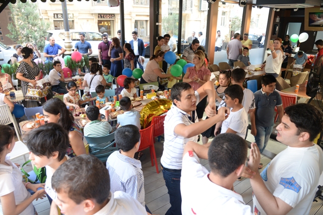 Nəsimi rayonunda xüsusi qayğıya ehtiyacı olan uşaqların əyləncəli istirahəti təşkil edilib