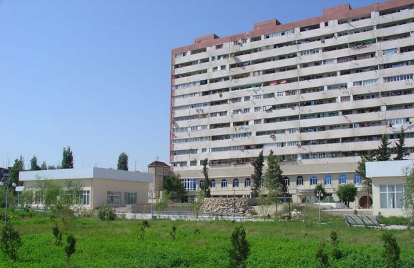 Sumqayıtın məşhur binasında yanğın: 2 nəfər zəhərləndi, 15 nəfər təxliyyə olundu - FOTO