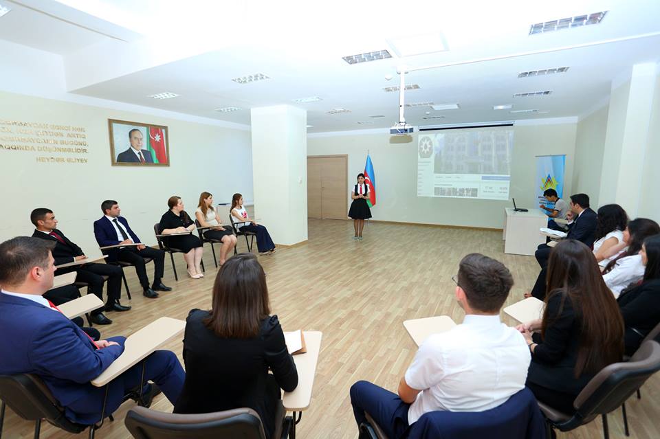 ASAN Master-2 layihəsi çərçivəsində Binəqədi rayon İcra Hakimiyyətində təcrübəyə başlamış  10-cu qrup ASAN könüllüləri ilə Gənclər Evində görüş keçirilibdir.