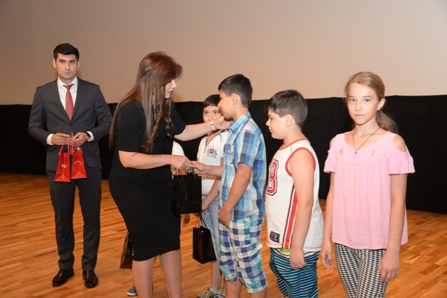 Nəsimi məktəbliləri Nizami Kino Mərkəzinində rejissor Elxan Cəfərovun “Yarımçıq xatirələr” adlı filmini izləyiblər