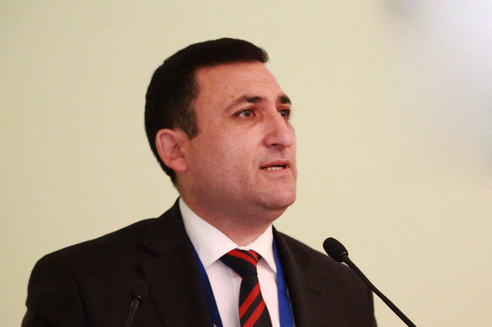 Rektor öz qızı, bacısı oğlu və digər qohumlarının adlarına yüksək maaş yazdırır — Mustafa Babanlı məhkəməyə verildi