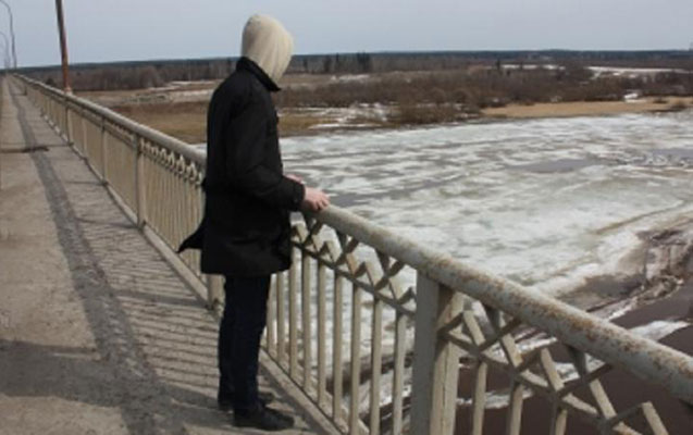 Özünü bulvarda dənizə atdı