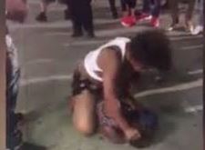 Qızların amansız davası - Polisi də döydülər - Video