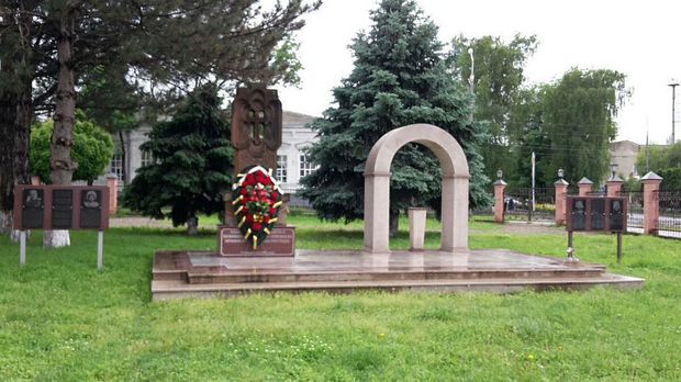 Erməni-nasistin xatirə lövhəsi Rusiyada qalmaqal yaratdı - FOTO