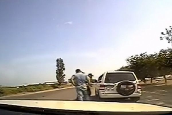 Yol polisləri zəhərlənən gəncləri xilas etdi – VİDEO