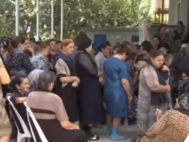 Yatmış qızının başına ÇƏKİCLƏ vurdu, sonra DA BUNU ETDI - Bərdədə ailə FACİƏSİ