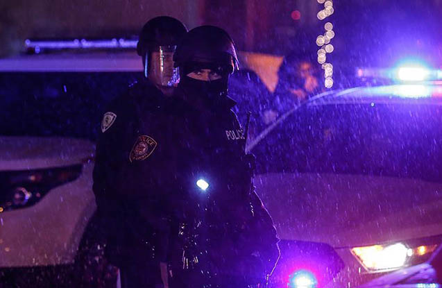 Çin konsulluğu qarşısında atəş - Ölən var