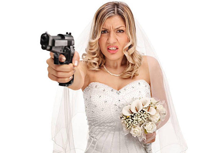 Gəlin toy gecəsi bəyə atəş açdı: