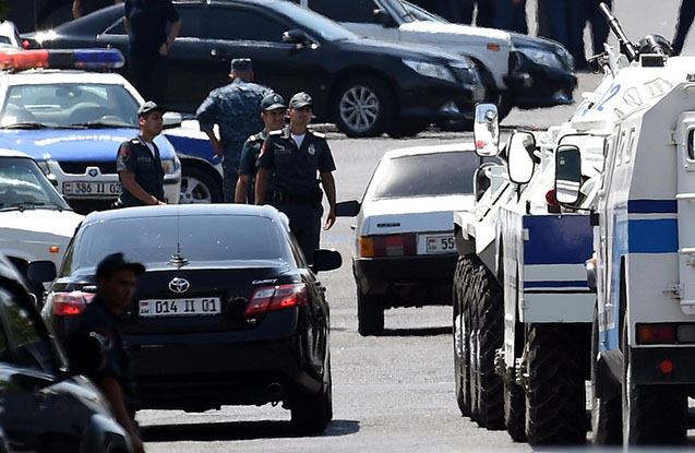 İstanbulda səhər əməliyyatı - 17 nəfər saxlanıldı