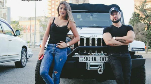 “Cinçıxaran” Həsən evlilik verilişindəki modelə 60 minlik avtomobil aldı – FOTO