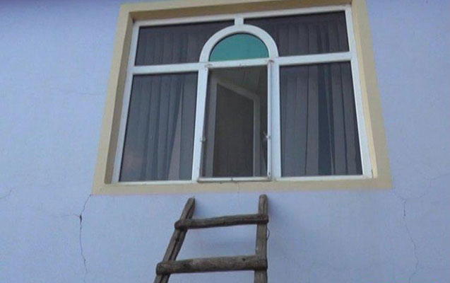 Məktəbin 24 komputerini platalarını oğurladı