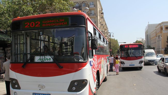SON DƏQİQƏ: Bakıda avtobus BİABIRÇILIĞI: Avtobusa görün necə GİRDİLƏR