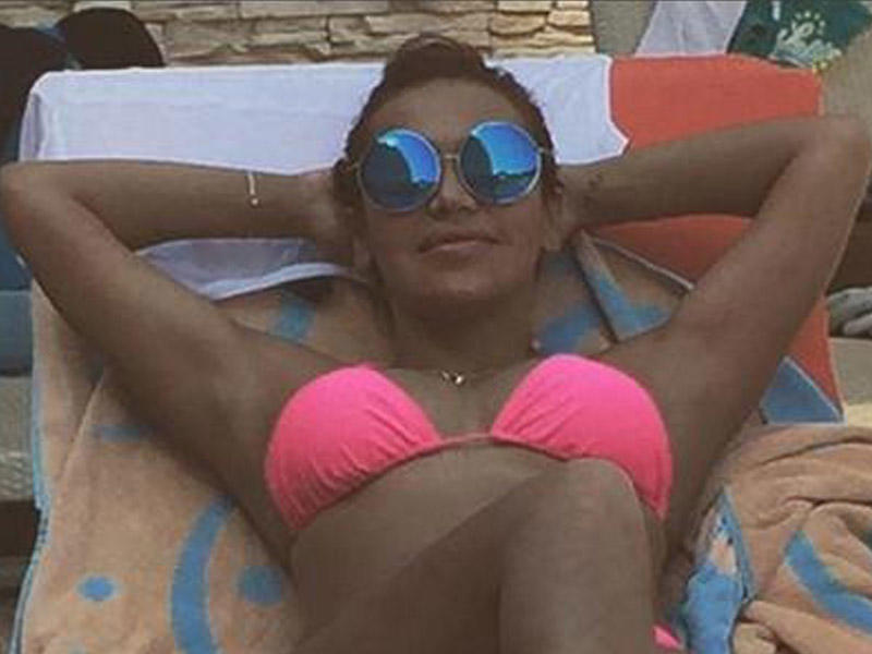 Rəqsanə çəhrayı bikinidə - FOTO