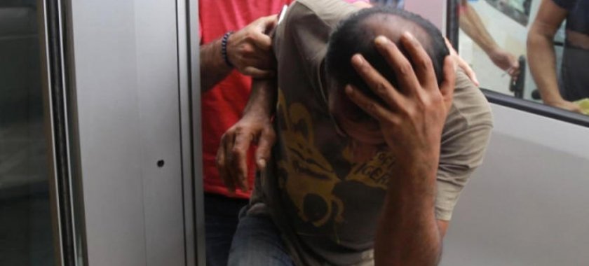 Ata oğlunu toyuq üstündə öldürdü - VİDEO