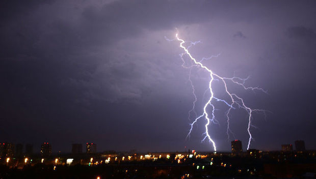 Ankarada ildırım adamları vurdu - Yaralılar var