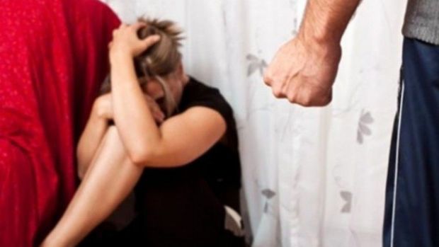 Tovuzda gənc qadın əri tərəfindən vəhşicəsinə döyülüb