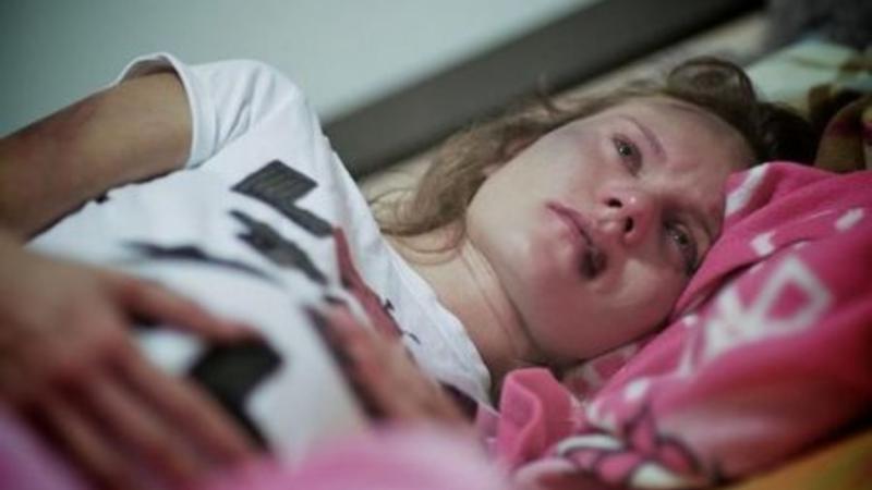 Ər arvadını yatdığı yerdə zorladı - DƏHŞƏT